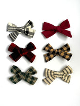 Load image into Gallery viewer, Classic Bow